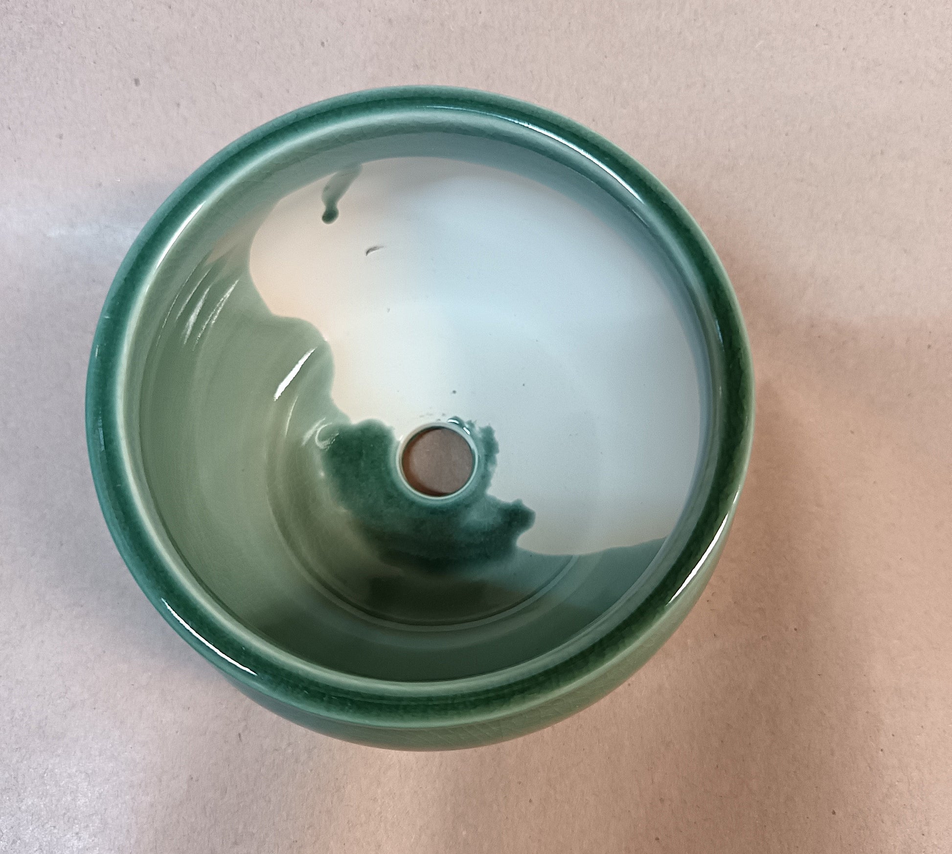 Glasierte Dekoschale in Mintgrün